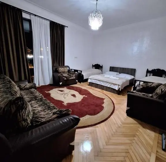 اتاق خانوادگی با چشمانداز دریا, Family Hotel 464