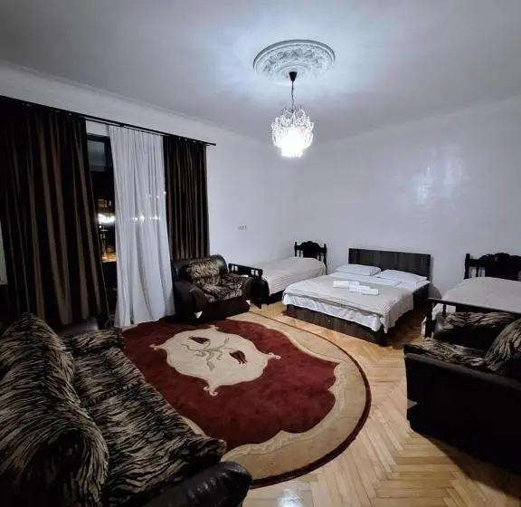 اتاق خانوادگی با چشمانداز دریا, Family Hotel 464