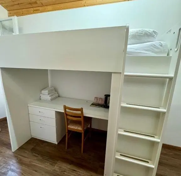 Standard Neljän Hengen Huone, Interlaken Saberana Studio 11