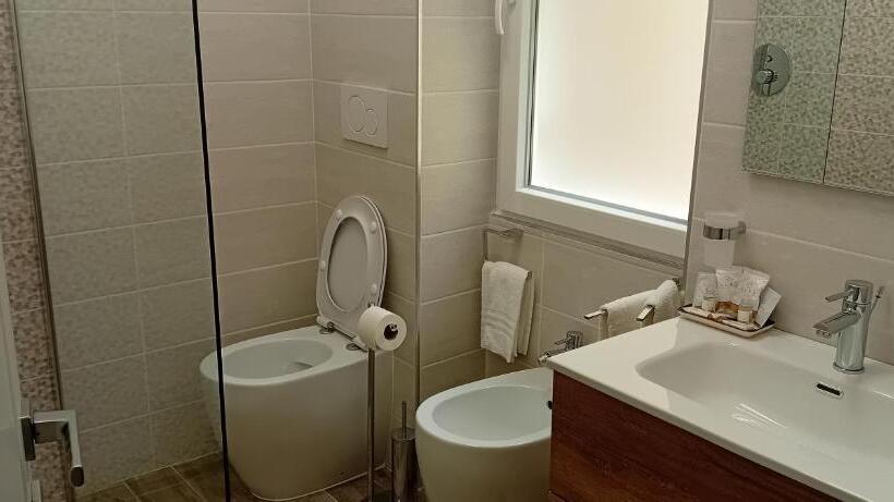 اتاق استاندارد چهار تخته, Rondinini Flam Affittacamere