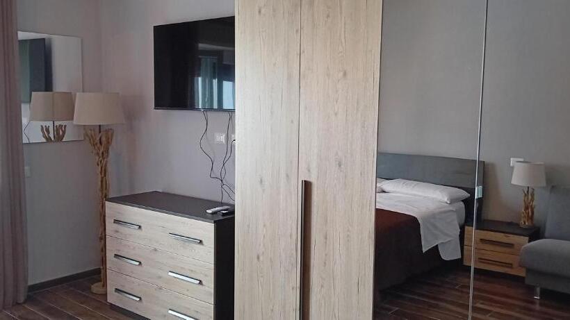 اتاق استاندارد چهار تخته, Rondinini Flam Affittacamere