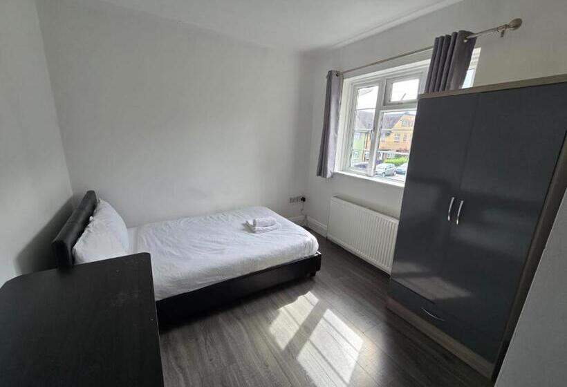 اتاق استاندارد, Room In Guest Room   Limehouse Townhomes Modern Spacious Serviced En Suite Room With A Garden View