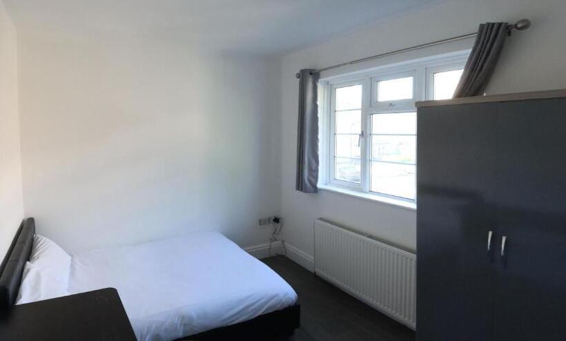 اتاق استاندارد, Room In Guest Room   Limehouse Townhomes Modern Spacious Serviced En Suite Room With A Garden View