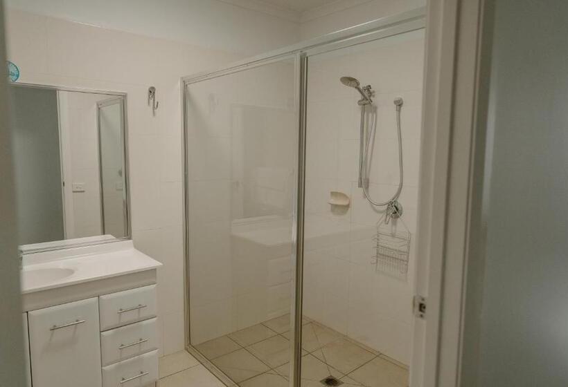 דירת חדר, Lake Mulwala Boatel