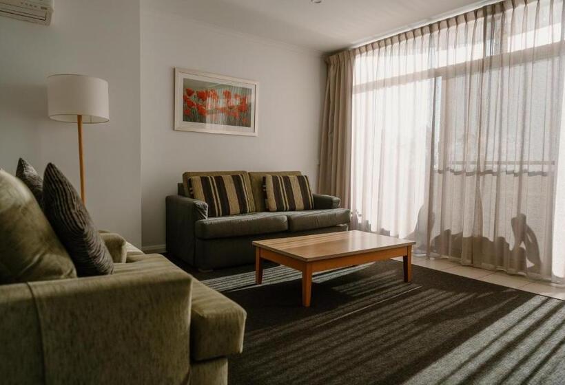 דירת חדר, Lake Mulwala Boatel