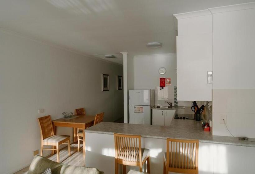 דירת חדר, Lake Mulwala Boatel