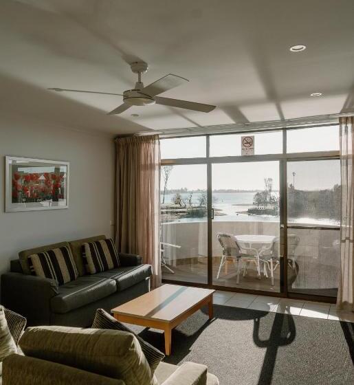 דירת חדר, Lake Mulwala Boatel