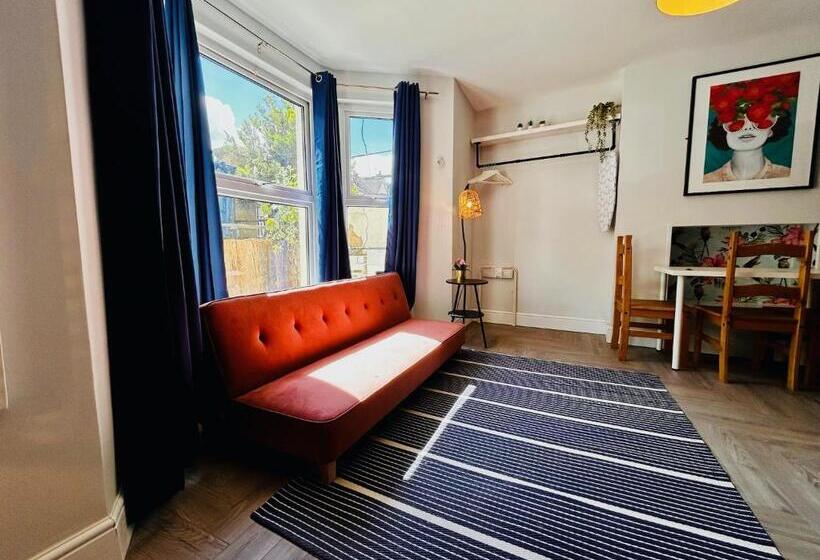 Студия Стандарт, Rest Boutique Acton
