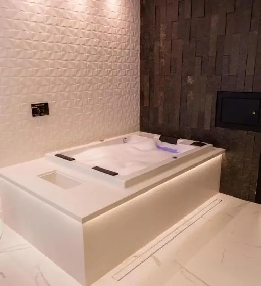 デラックススタジオ, Dubai Motel