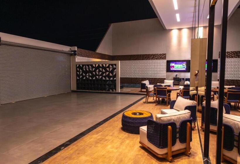 Люкс 3 Спальни, Dubai Motel