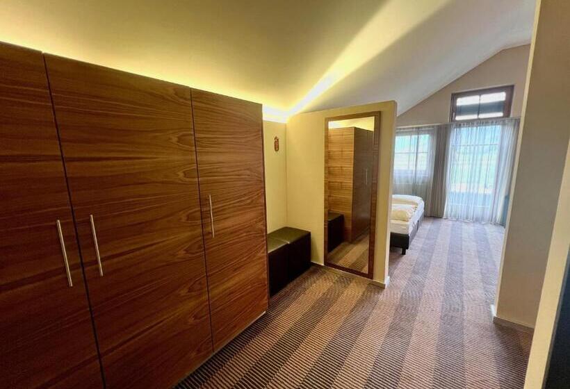 غرفة عائلية, Gasthof Krönele