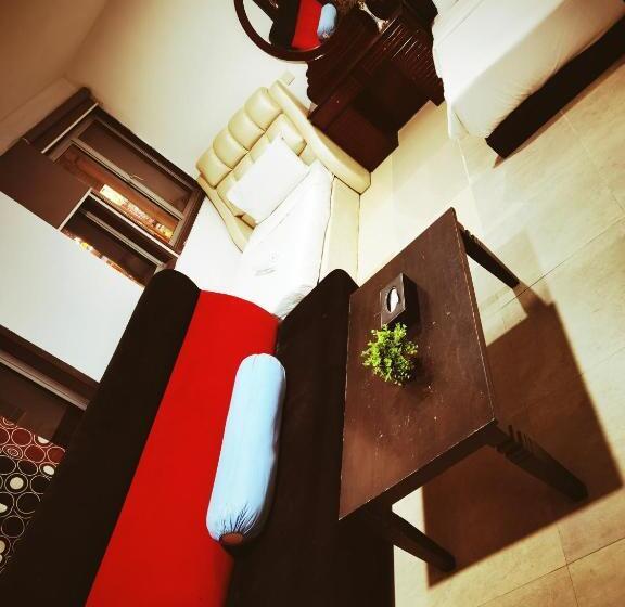 اتاق لوکس خانوادگی, Moon Light Inn