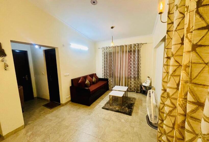 غرفة قياسية مطلة على الجبل, The Solace