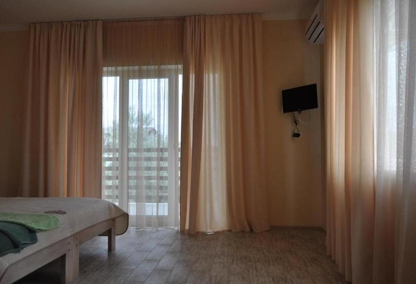 اتاق خانوادگی, Inn Estio