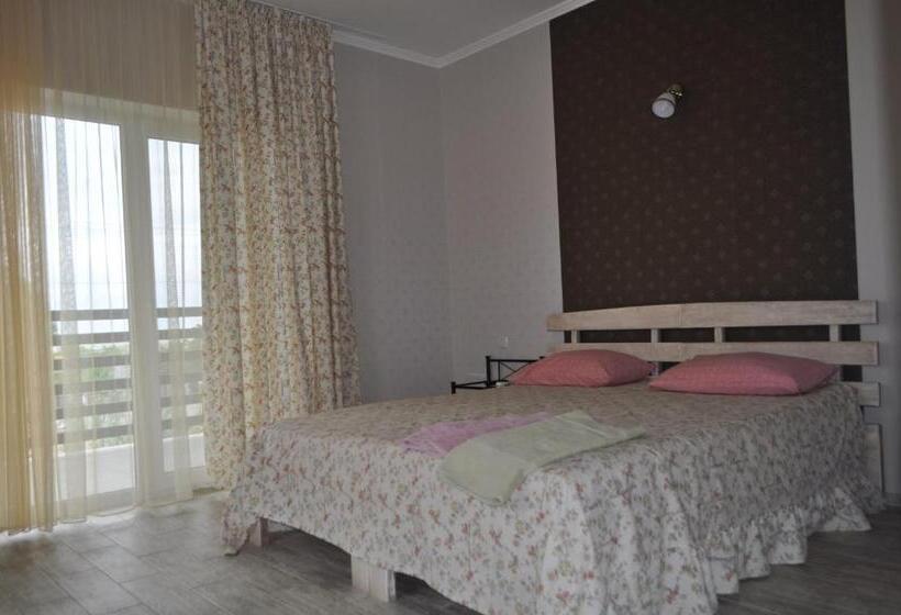 اتاق خانوادگی, Inn Estio