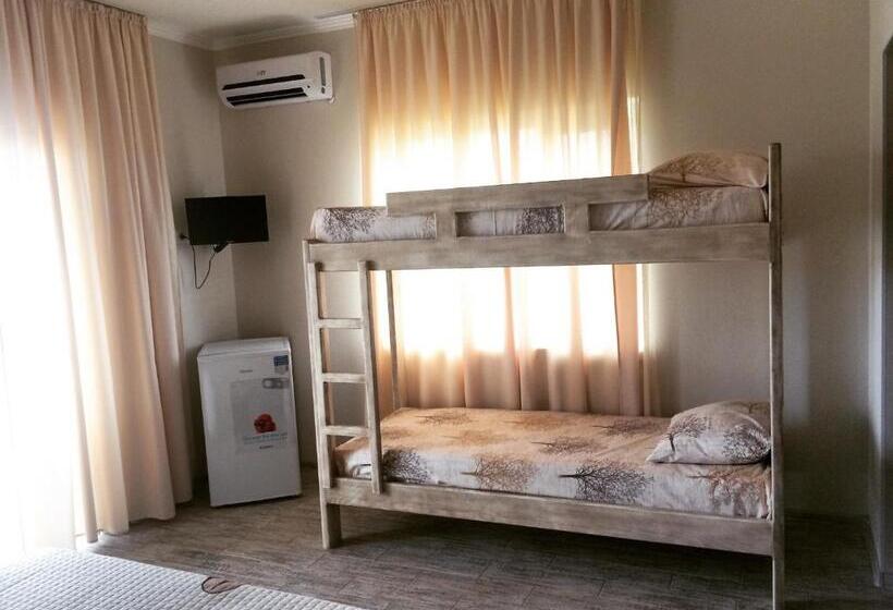 اتاق استاندارد چهار تخته, Inn Estio