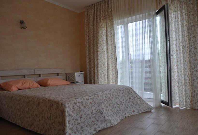 اتاق لوکس, Inn Estio