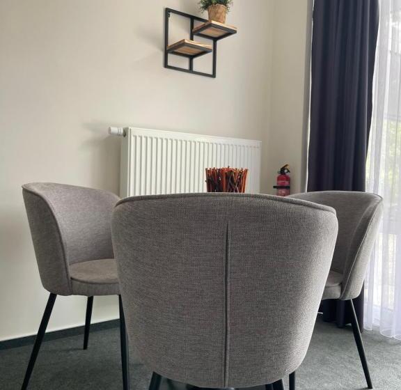 标准间, Apartmány Hrázní