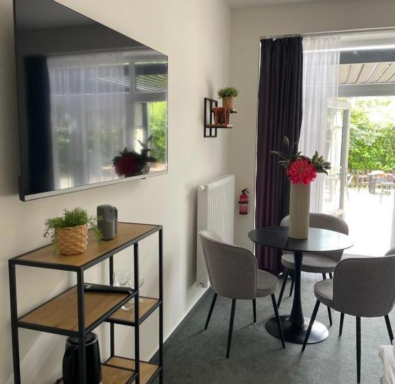 标准间, Apartmány Hrázní