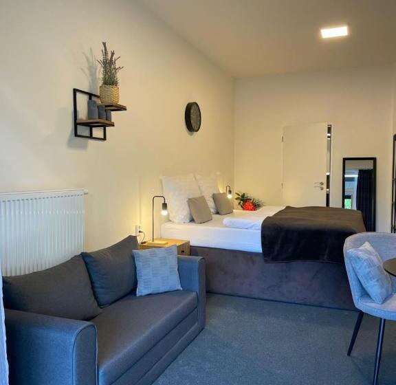 标准间, Apartmány Hrázní