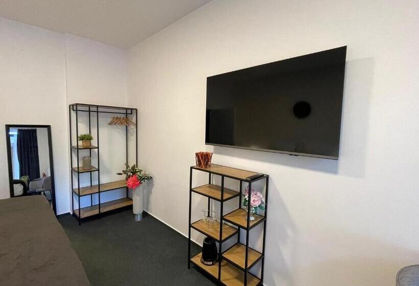 标准间, Apartmány Hrázní