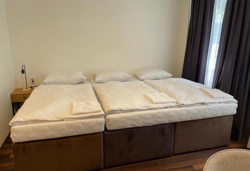 家庭套房, Apartmány Hrázní