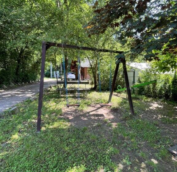 家庭套房, Apartmány Hrázní