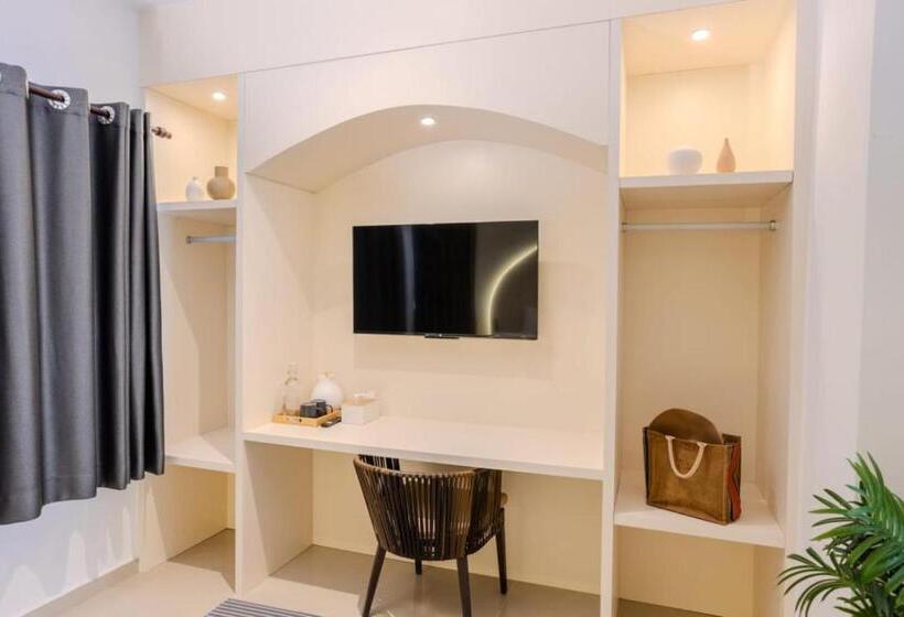 اتاق لوکس با تخت بزرگ, Suntai Villa, Beachfront Suites