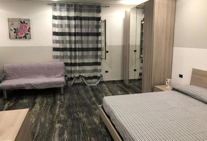 Стандартный внешний трехместный номер с ванной комнатой, Sweet Home
