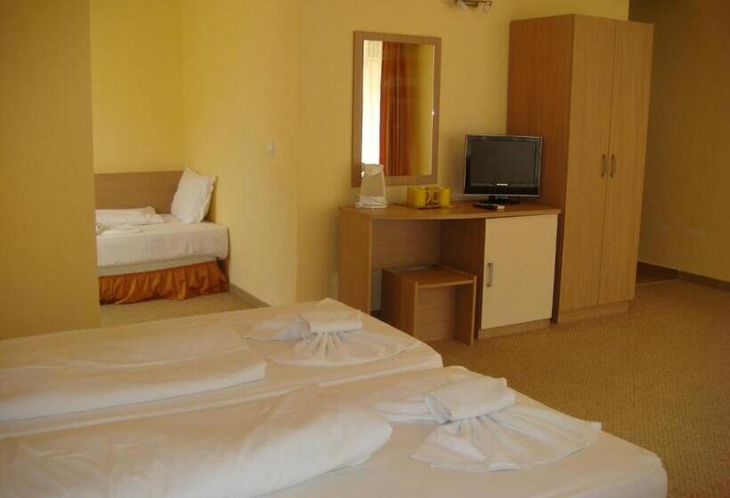 バルコニー付きスタンダードトリプルルーム, тропикана