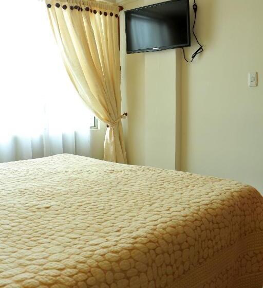 Номер Стандарт, Camelia Real Briceño