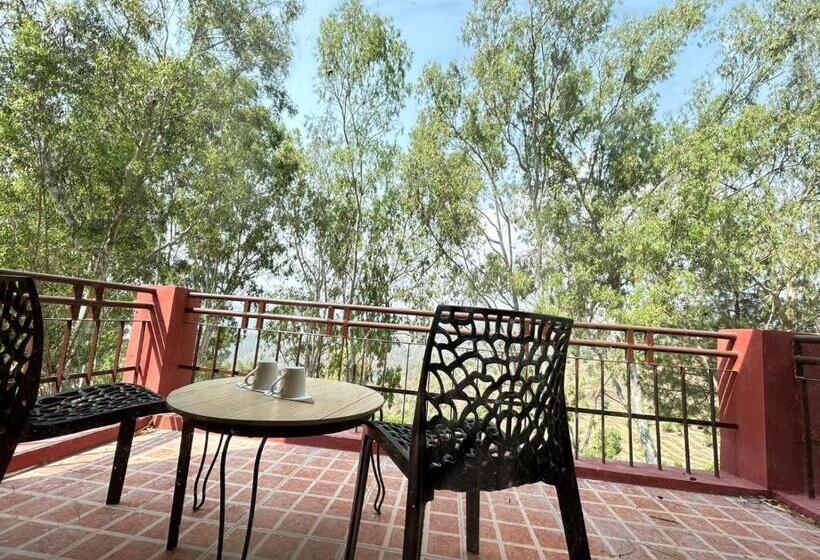 غرفة ديلوكس مزودة بشرفة, Crestmont Snow View Resort Ranikhet