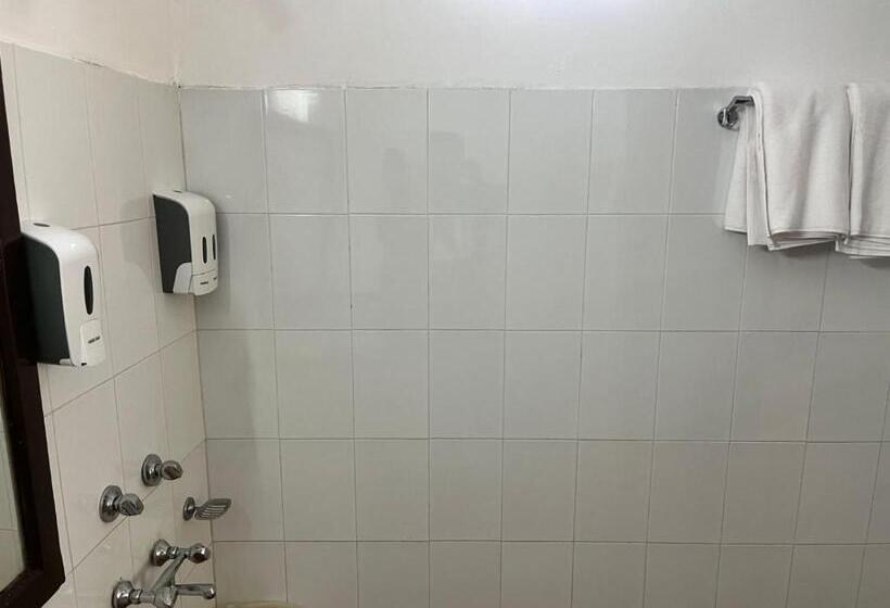 غرفة ديلوكس مزودة بشرفة, Crestmont Snow View Resort Ranikhet