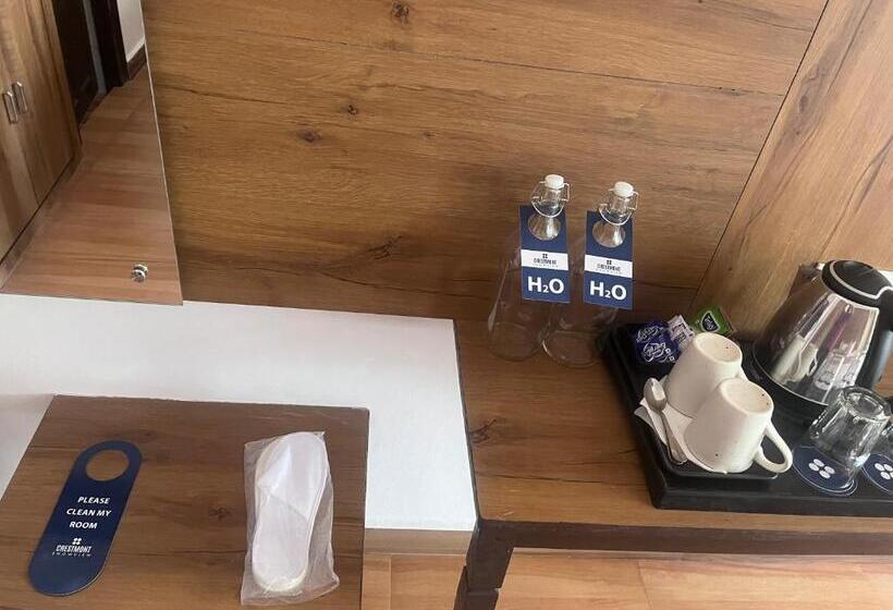 غرفة ديلوكس مزودة بشرفة, Crestmont Snow View Resort Ranikhet