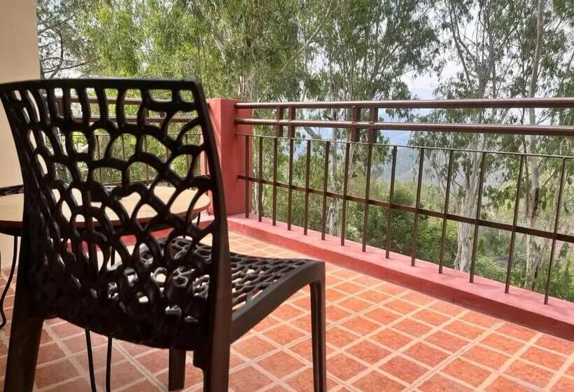 マウンテンビューデラックスルーム, Crestmont Snow View Resort Ranikhet