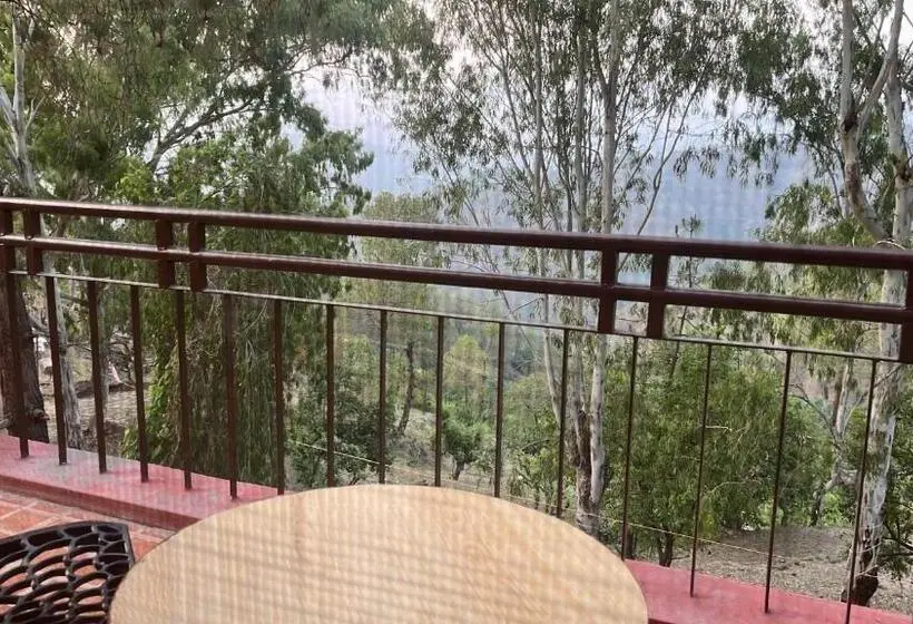 マウンテンビューデラックスルーム, Crestmont Snow View Resort Ranikhet