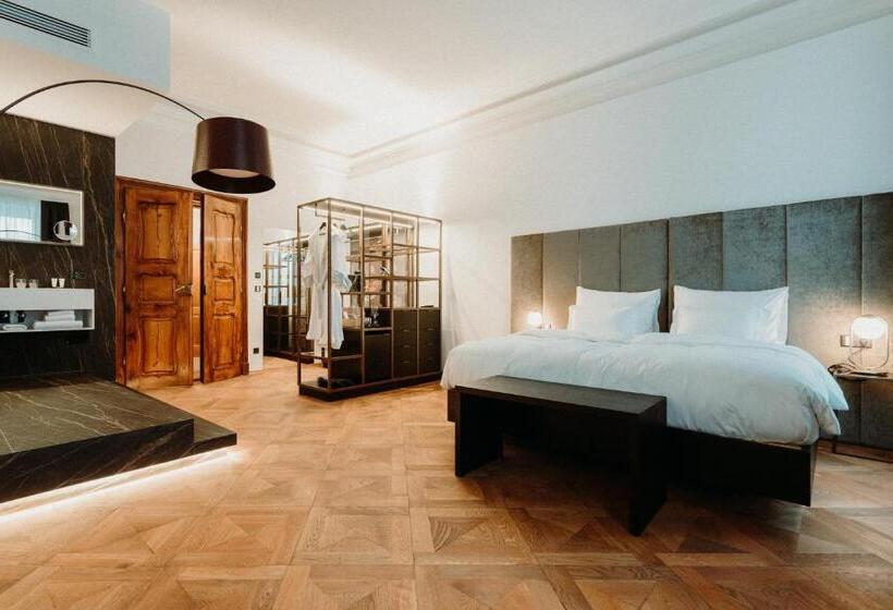 سوییت سوپریور, Meta Suites Historic City Living