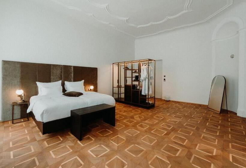 سوییت جونیور, Meta Suites Historic City Living