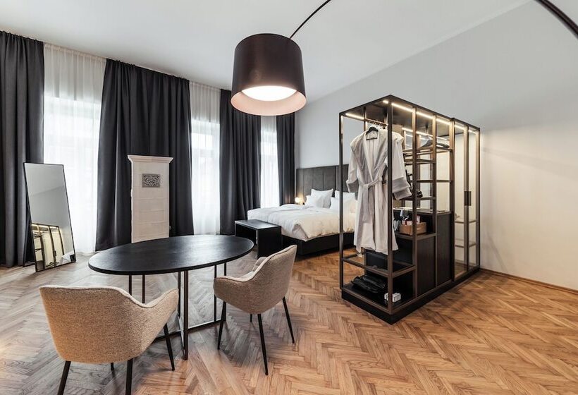 سوییت جونیور, Meta Suites Historic City Living