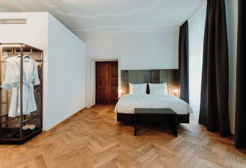 سوییت سوپریور, Meta Suites Historic City Living