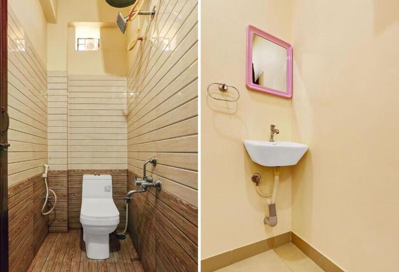 חדר קלאסי לשלושה, Oyo M M Residency