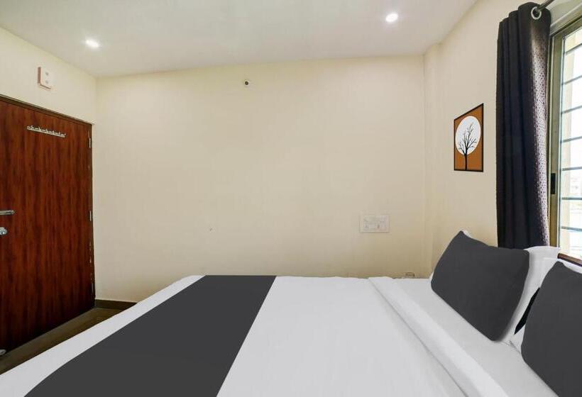 חדר קלאסי לשלושה, Oyo M M Residency