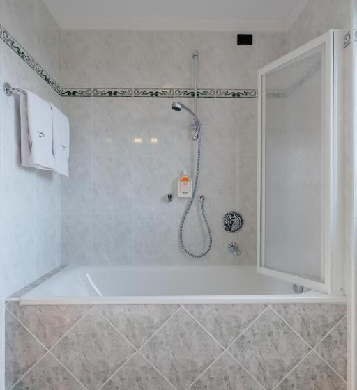 수피리어 룸, Piccolo