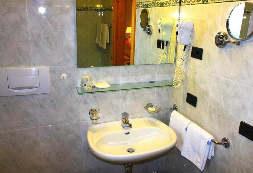 수피리어 룸, Piccolo