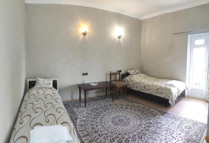 اتاق استاندارد با بالکن, Dost Evi