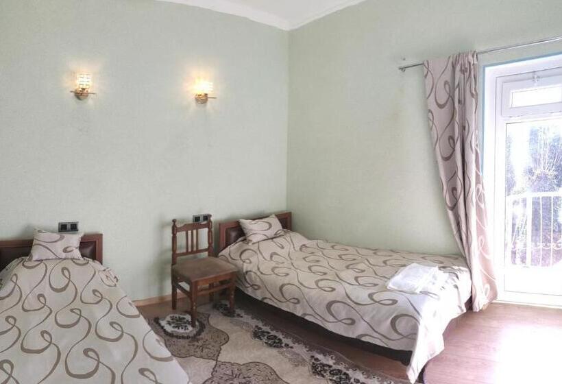 اتاق استاندارد با بالکن, Dost Evi