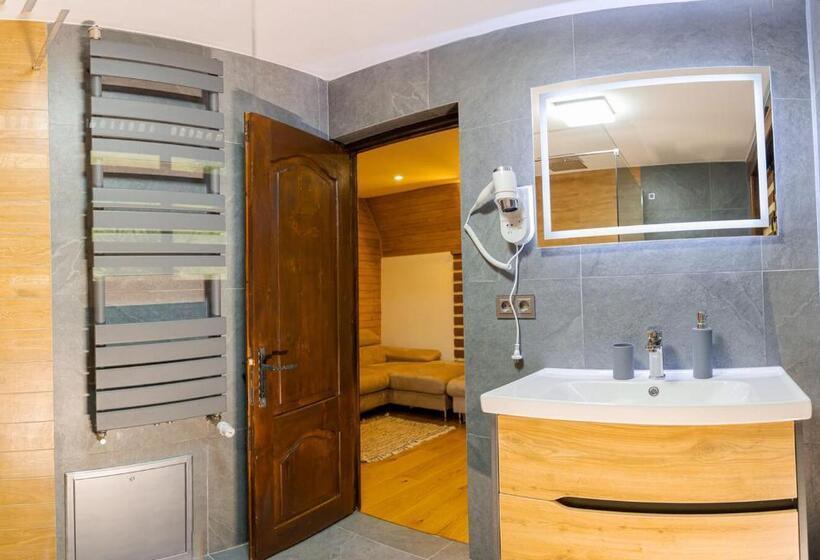 Номер Deluxe с Балконом, Conacul Drahneilor