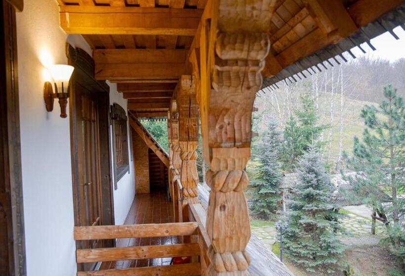 Номер Superior, Conacul Drahneilor