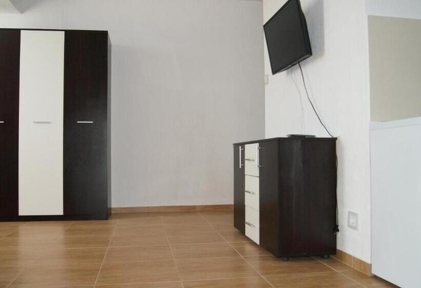 标准工作室, Guest House Petrovi