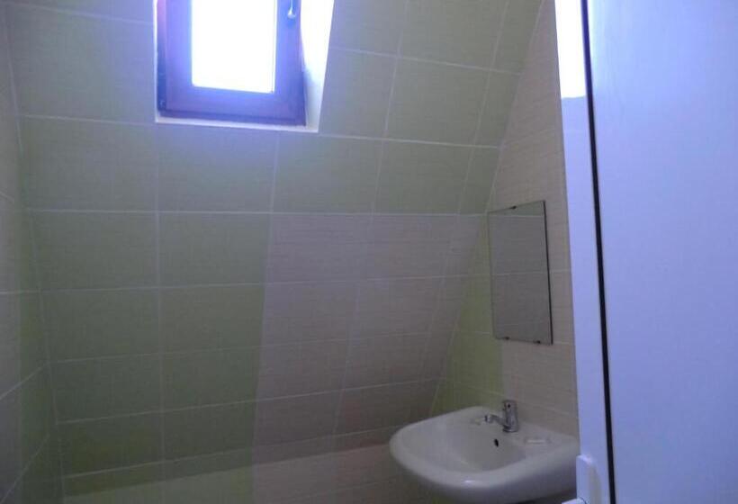 标准三人间, Guest House Petrovi